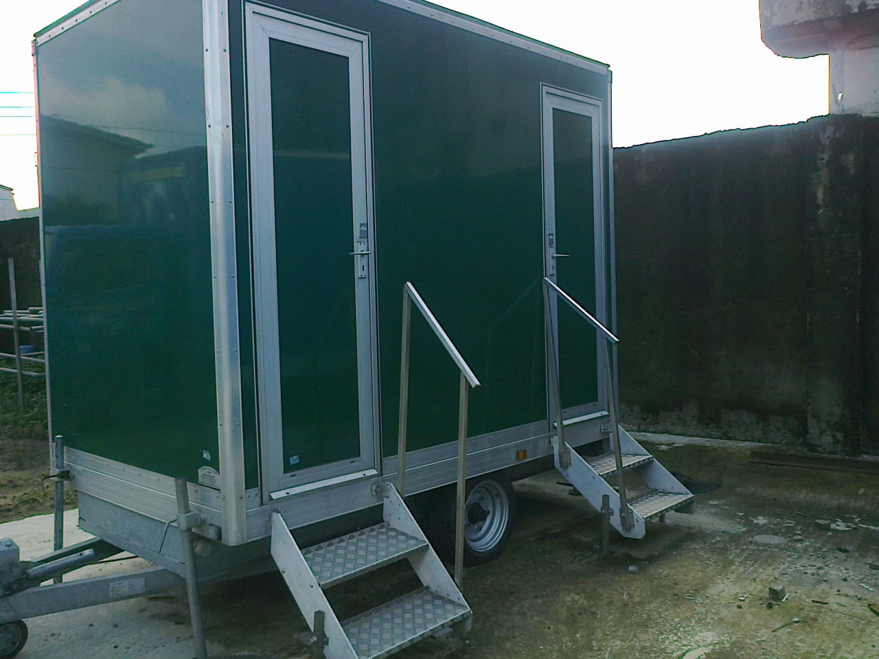 FRONT VIEW OF LEGEND TRAILER.jpg